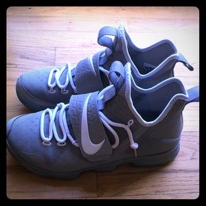 Lebron Nike Zoom sneakers - size 8.5 mens